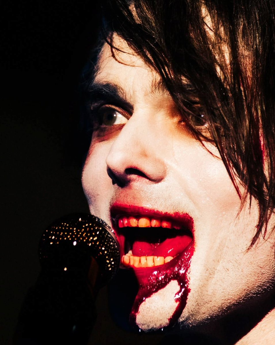 SOTSPodcast's tweet photo. Gerard Way is horrifying in new photo.

📷 Steve Thrasher https://t.co/PzyQle7dHX