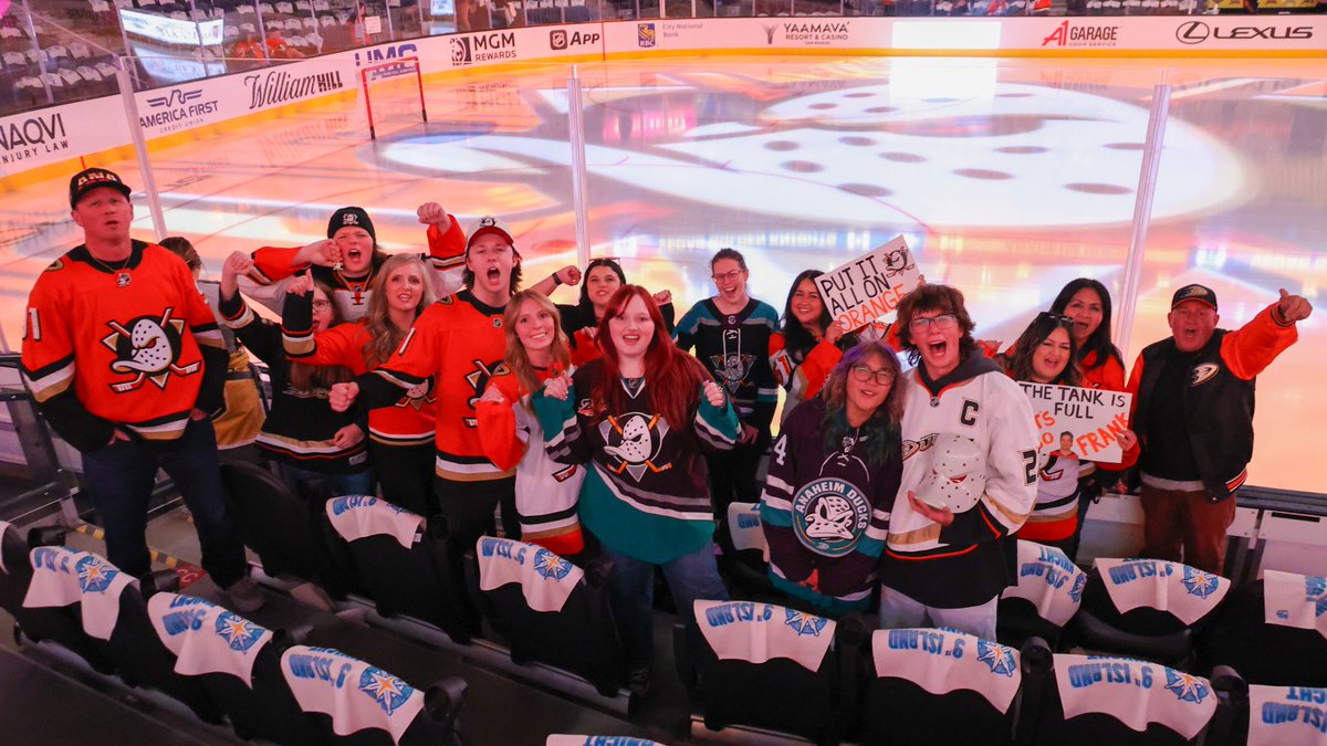 AnaheimDucks's tweet photo. Vegas is Orange Country 🦆

#FlyTogether https://t.co/KivUPOBYCV
