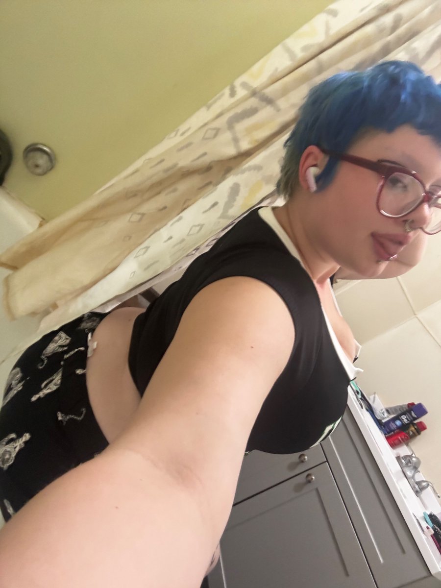Kookiewhore0's tweet photo. I miss my pixie cut :(((
#pixiecut #sexy #thicc #lewd #teen https://t.co/pt4ESsIzbI