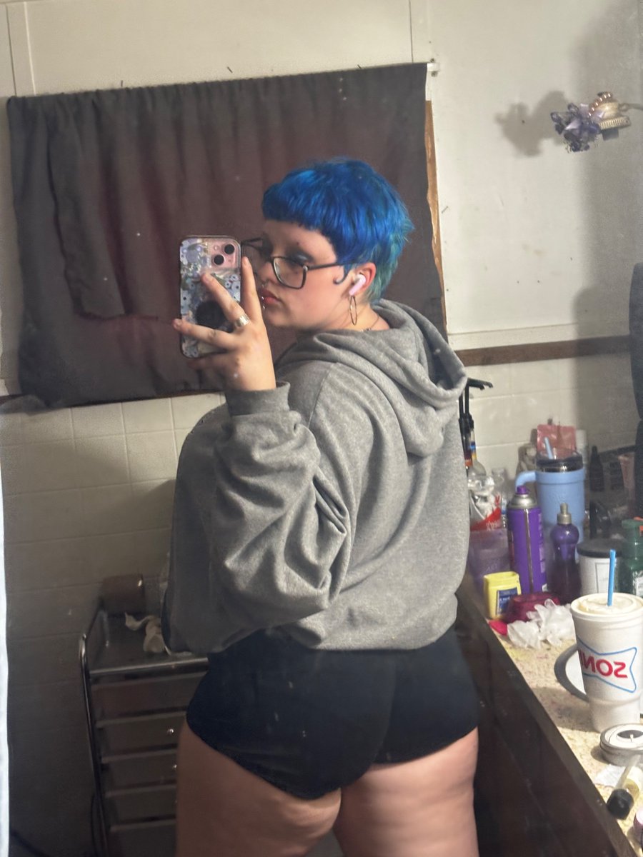 Kookiewhore0's tweet photo. I miss my pixie cut :(((
#pixiecut #sexy #thicc #lewd #teen https://t.co/pt4ESsIzbI