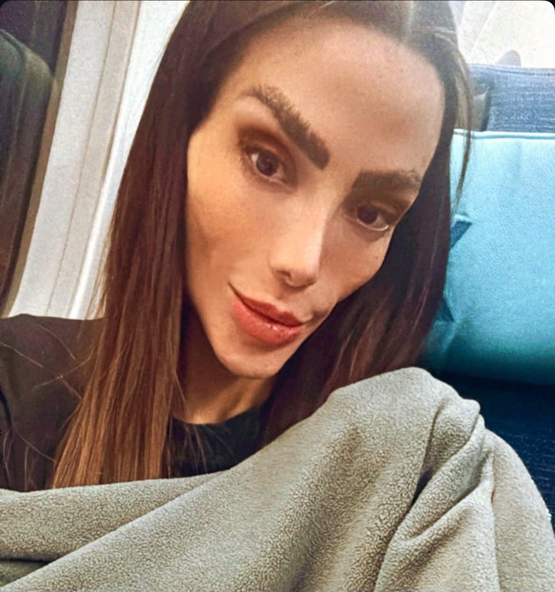 updatecharts's tweet photo. Fernanda Sena está INTERNADA com pneumonia há 6 DIAS. https://t.co/KuYAqhPR98