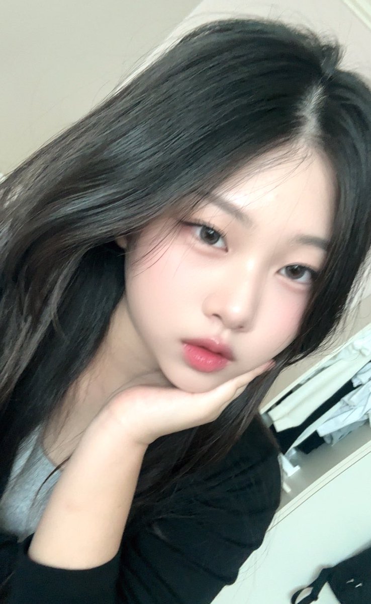 Fl_xx0's tweet photo. 오랜만입니더….😍
그레이렌즈를꼈오유 https://t.co/RF56YSECRI