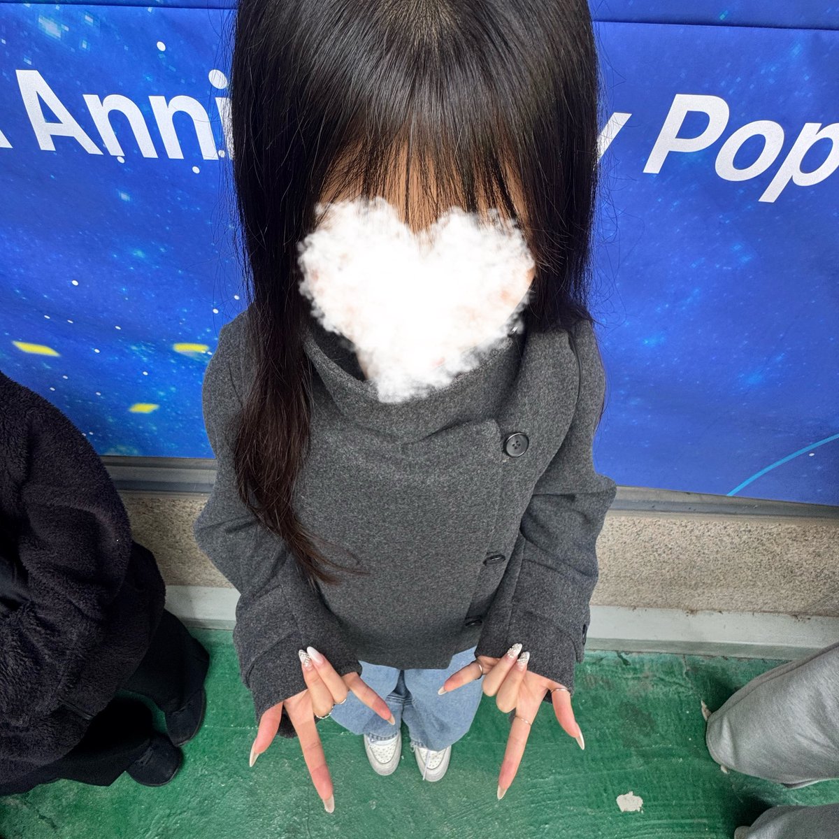 Ssack_u's tweet photo. 싹이 착장(்▿்)
반짝이 가방 들고있어요! https://t.co/Qm6r3F8Kta