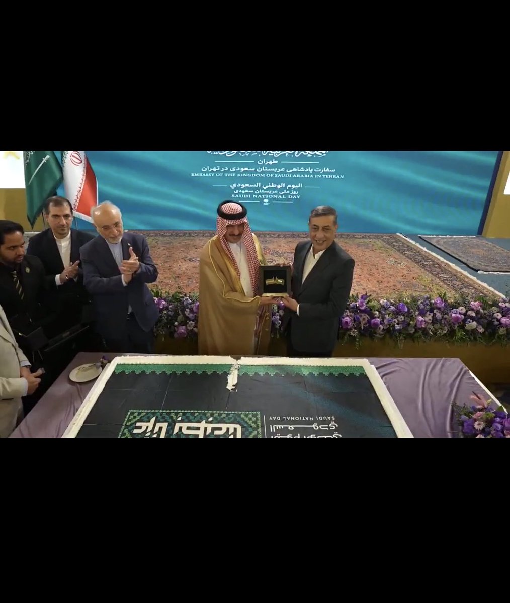 Vendetta2015t's tweet photo. @xFAHDINHO @jnoube2022 ازمه ولا  وتقطيع كيك سؤال حيرني ارجوك جاوبني كيف يكون هاذااااا https://t.co/Z5uP2Y3VIw