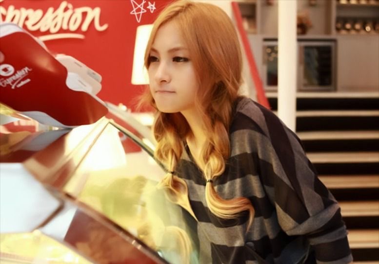 888keon's tweet photo. im in love with gyuri from kara 📲🍊💟 https://t.co/Y3W3amz9Yq