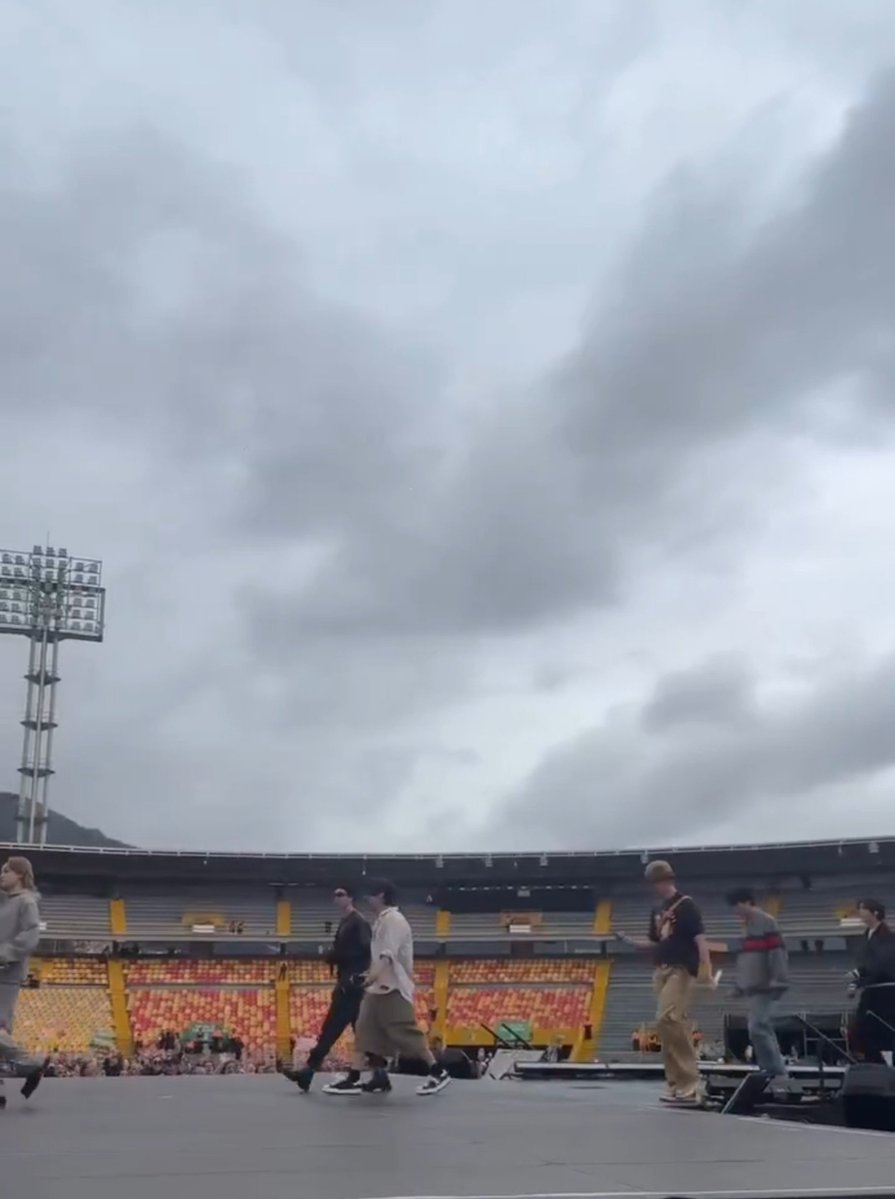 AnggrekKhaty's tweet photo. BTS ARIRANG WORLD TOUR KOLOMBIA https://t.co/RDajwkXKTy
