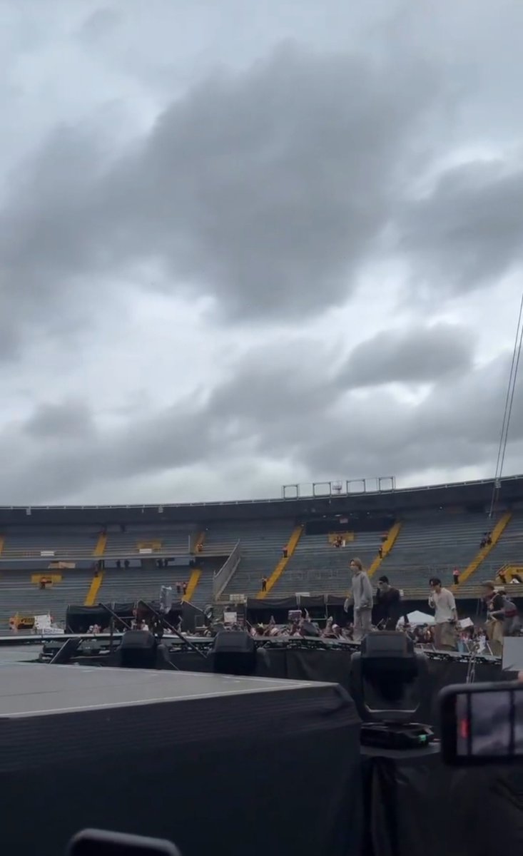 AnggrekKhaty's tweet photo. BTS ARIRANG WORLD TOUR KOLOMBIA https://t.co/RDajwkXKTy