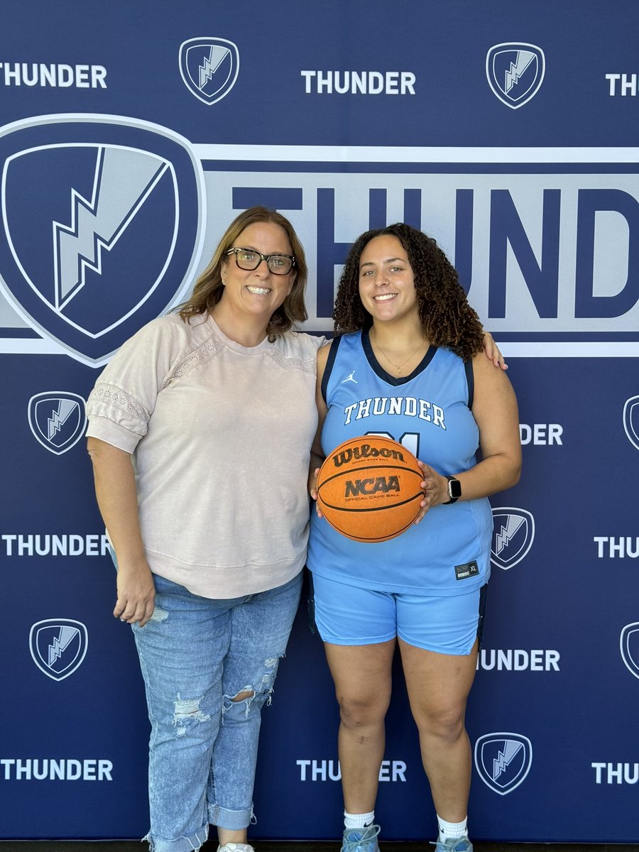 MyaGreene11's tweet photo. Had an AMAZING visit to Manhattan Christian College! Grateful to Coach Ashley Bartlett &amp; Coach Brad Willems for the hospitality, campus tour, and letting me join practice &amp; shoot around. @RealCoach_D @mikemillsnc @wbasketballMCC @CoachAmber @MeanRobg @TampaIgniteGBB https://t.co/Pr1kxEihhF