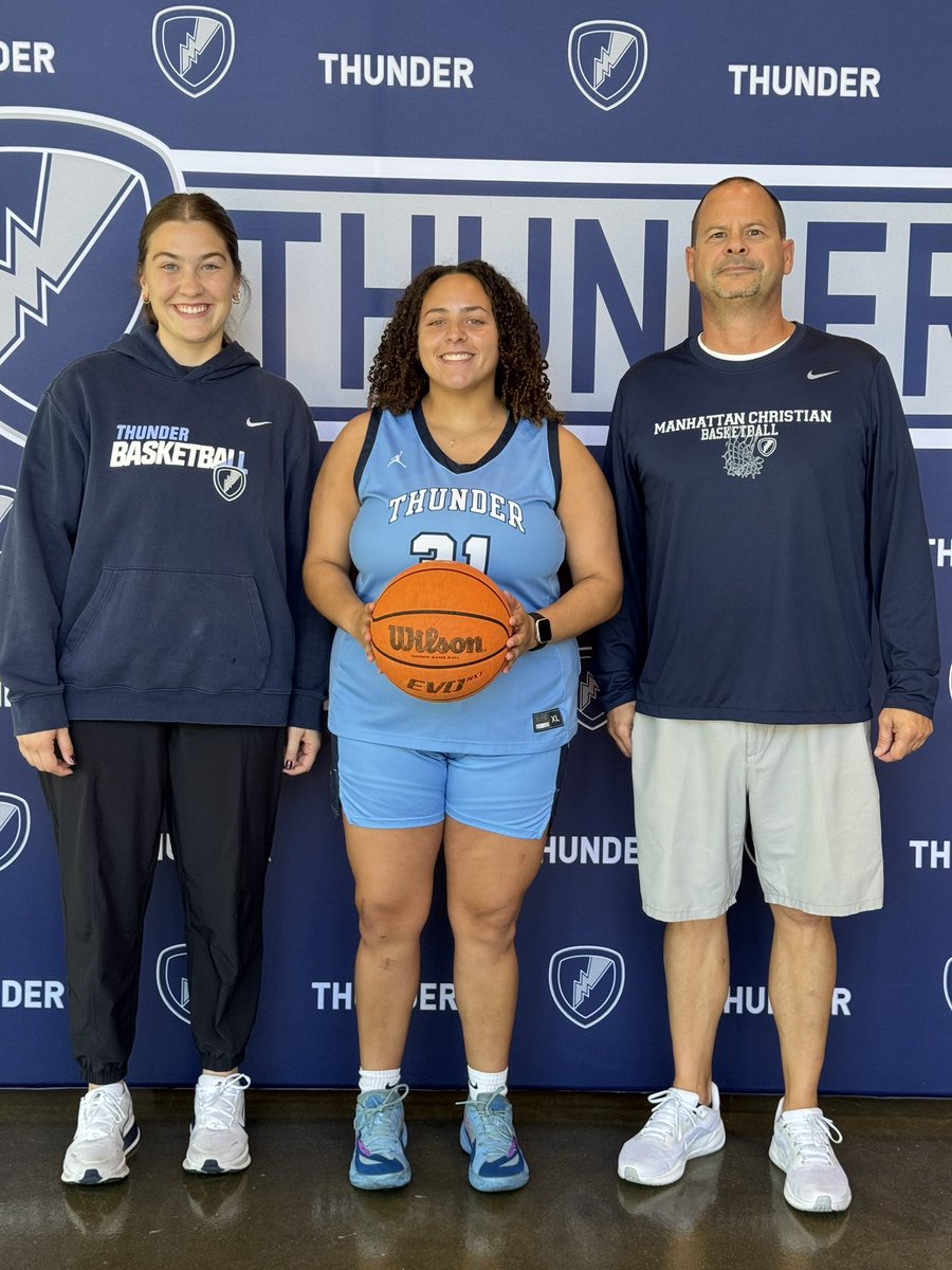 MyaGreene11's tweet photo. Had an AMAZING visit to Manhattan Christian College! Grateful to Coach Ashley Bartlett &amp; Coach Brad Willems for the hospitality, campus tour, and letting me join practice &amp; shoot around. @RealCoach_D @mikemillsnc @wbasketballMCC @CoachAmber @MeanRobg @TampaIgniteGBB https://t.co/Pr1kxEihhF