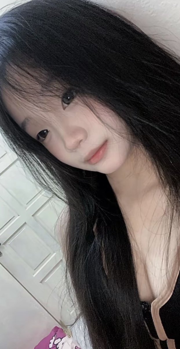 wschloe_08's tweet photo. 丑丑girl🌚🌚 https://t.co/ICxJvj270B
