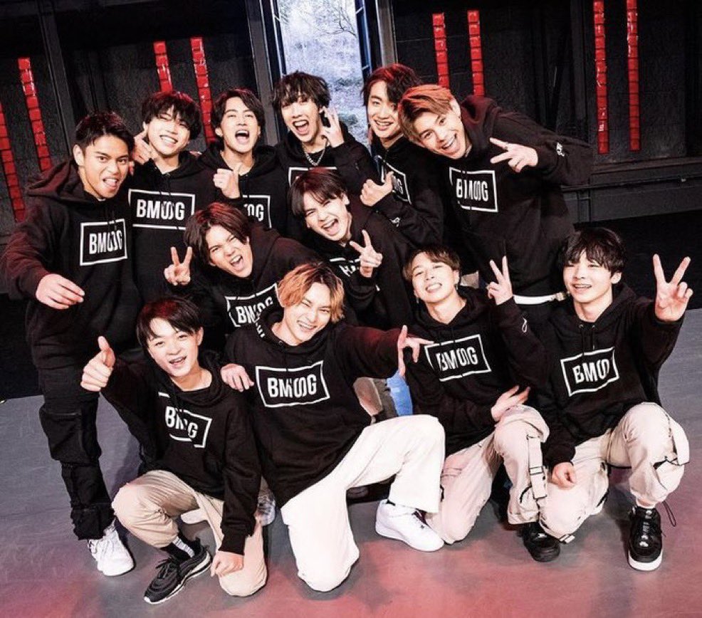 yamachi_517's tweet photo. "ポーズまで一緒😭"って号泣してから
もうすぐ一年経つなんて早っ https://t.co/wJ8tsPwdXc