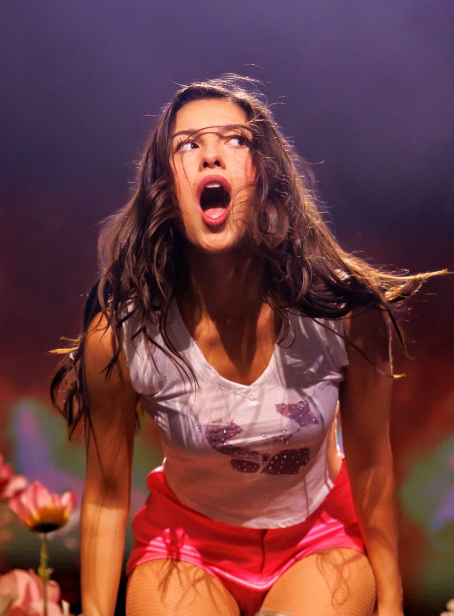 rodrigosdata's tweet photo. 🚨 Olivia Rodrigo’s sold-out shows in Washington, D.C. this weekend are seeing extremely high demand, with resale prices surging past $1.2K for non-limited-view seats and very little inventory remaining.

— The highest-demand arena shows in years. https://t.co/TJ69uyCq7V