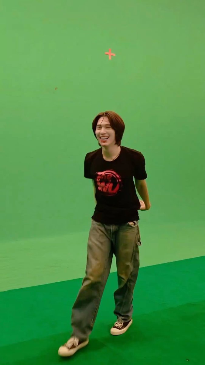 hirunmaew's tweet photo. It’s his signature move, such a princess https://t.co/gjhuRoYPb2