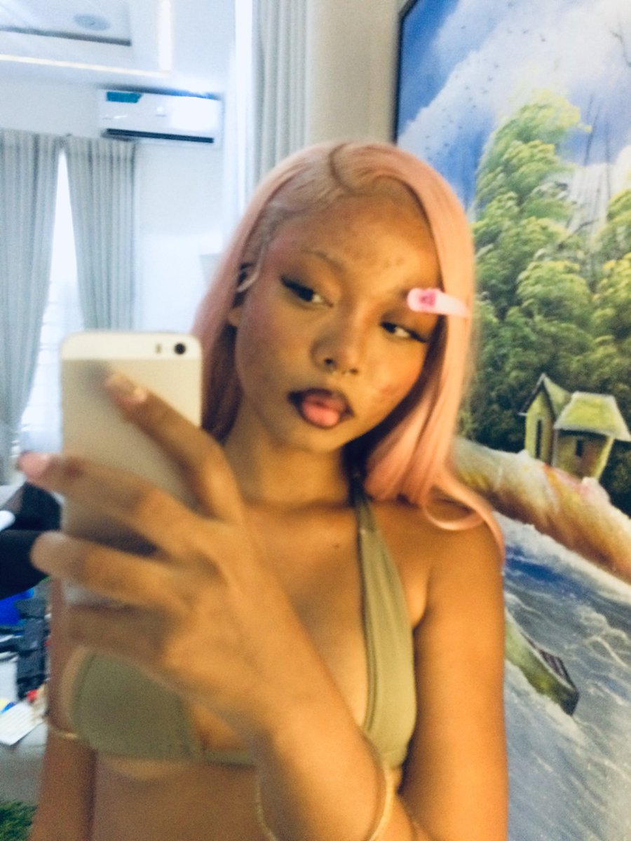 kountbtcs's tweet photo. i am inlove with my face🩷🪽 https://t.co/7jRbUehggj