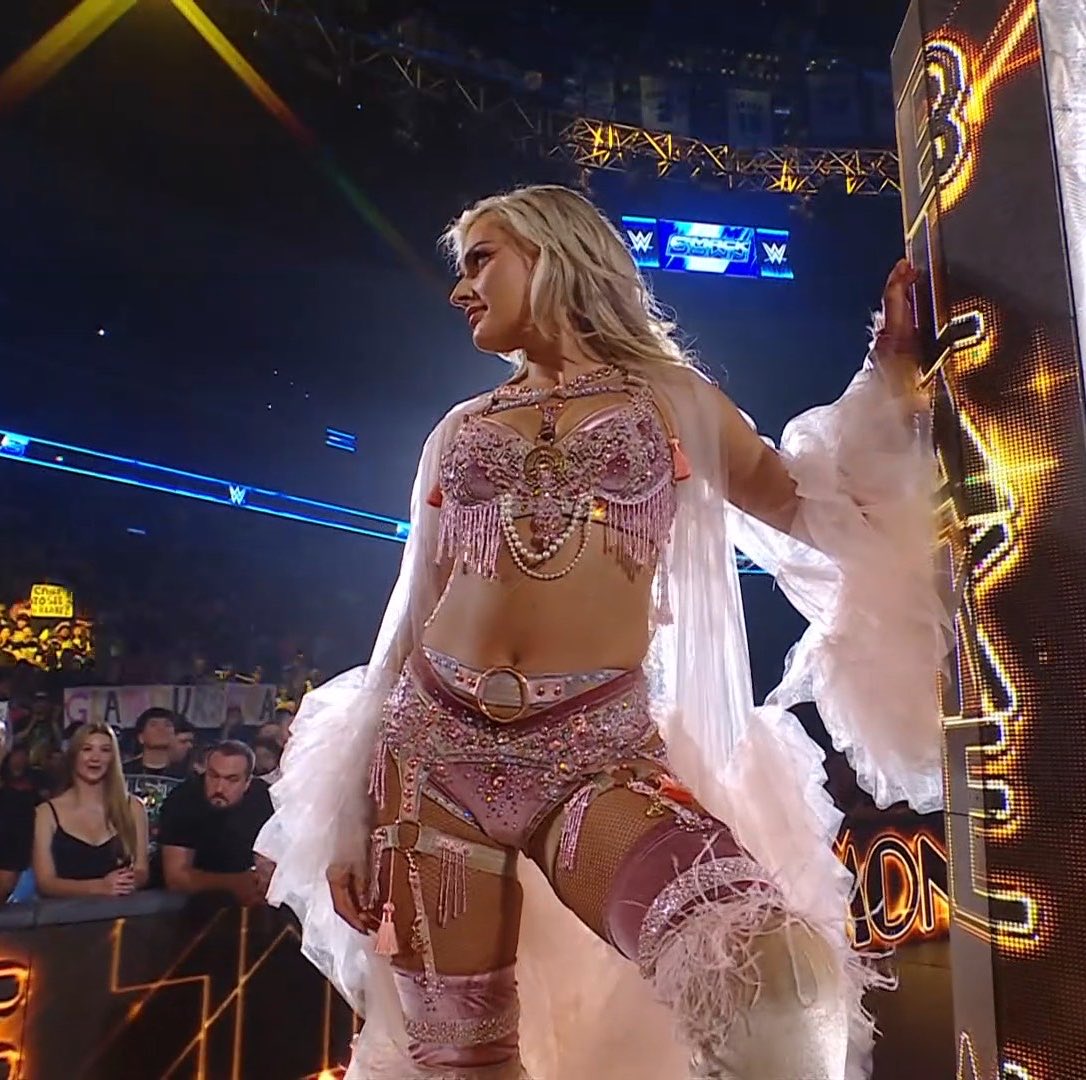meloismone's tweet photo. she looks fucking incredible WOW https://t.co/q5aM9MV2MC