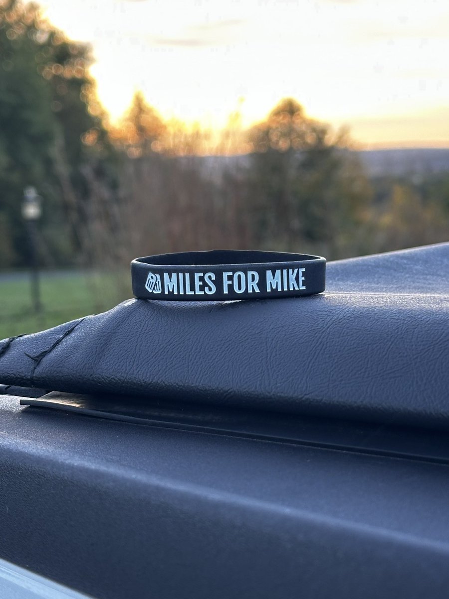 nadrd17's tweet photo. Sunrise 5K this morning, repping #milesformike A cool 42 degrees at dawn. https://t.co/OW65ke2ZFL