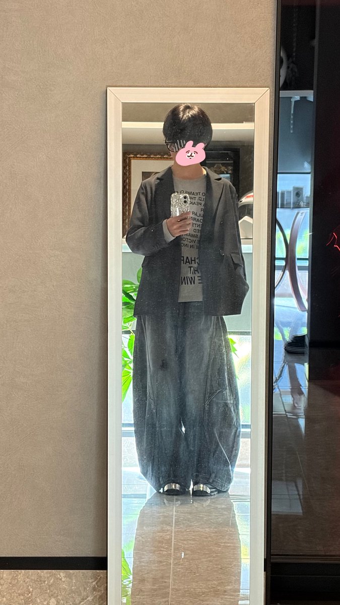 to4t__'s tweet photo. テーラードやっと着れる温度 https://t.co/sYvX8WvX5o