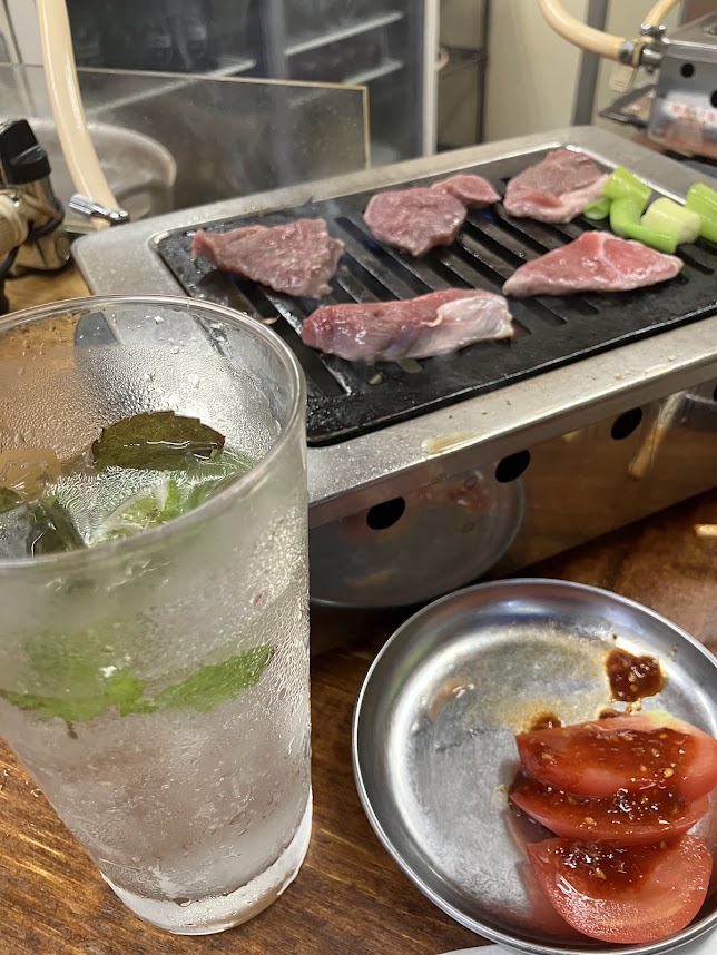 tabite_h's tweet photo. 『テレビ千鳥』で大悟さんが「テレビで見ておいしそうだった」と言って行った船橋の「大衆酒場 若林」がおいしそうだったので行ったら、おいしかった。特に「クセの強いラム」は！ https://t.co/SRprb7YQIT