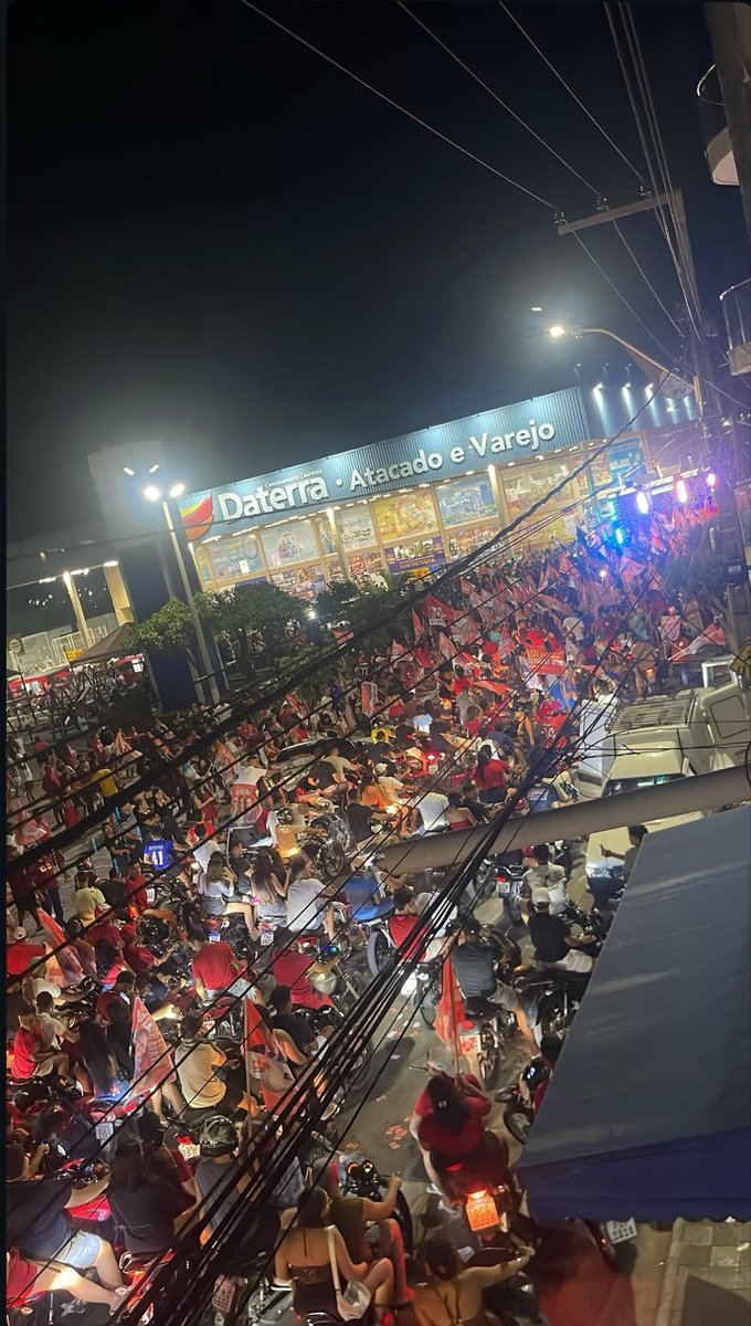 mriaugusta's tweet photo. hoje teve lula folia na minha cidade https://t.co/gSsQAisI4p
