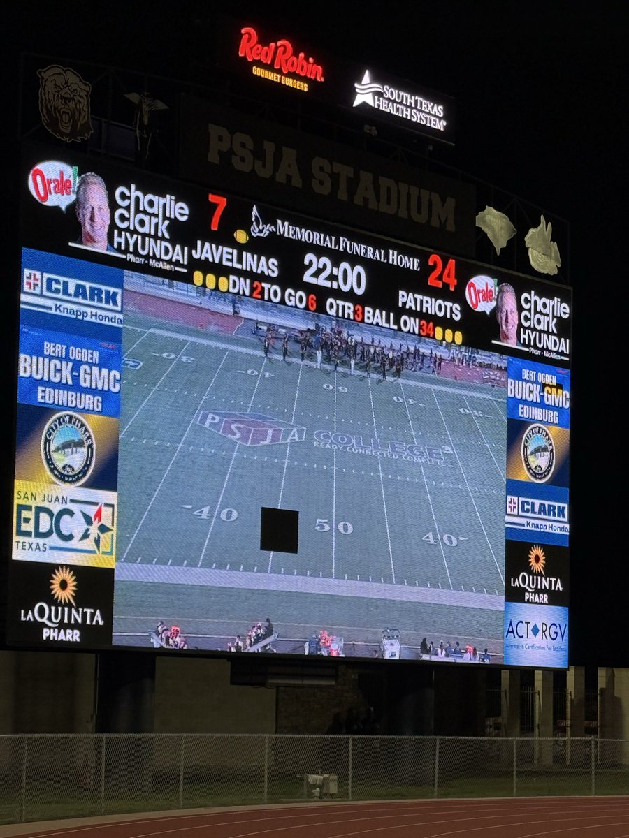 PJHernandez_'s tweet photo. Mission Veterans in total control here at PSJA Stadium. Patriots’ QB Roman Reyna connected with WR Fabian Ruiz on a 31-yard TD pass right before the break. 🏈
#PSJA #Mission #highschoolfootball #Pharr
📰https://t.co/YYDgaRFAp7 https://t.co/n5qEpbp5zS