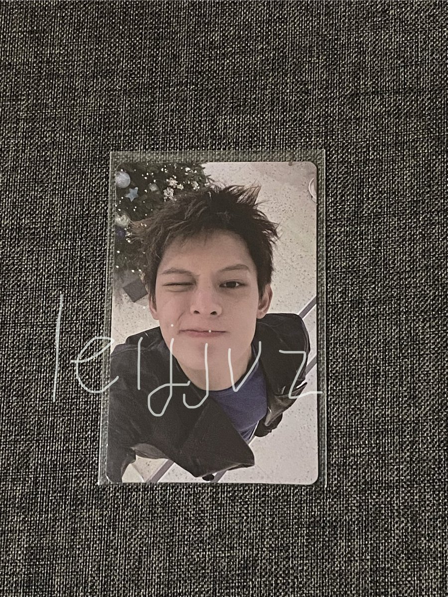 leijjuz's tweet photo. does anyone want this,, 

[ wts / wtt james weverse global pob greengreen ]

marami nako james poca nyahahaha want kono nootnoot,,o bibili nalang din ak jju pob. please na guys 🧎🏻‍♀️ https://t.co/bpBT6NuwA5