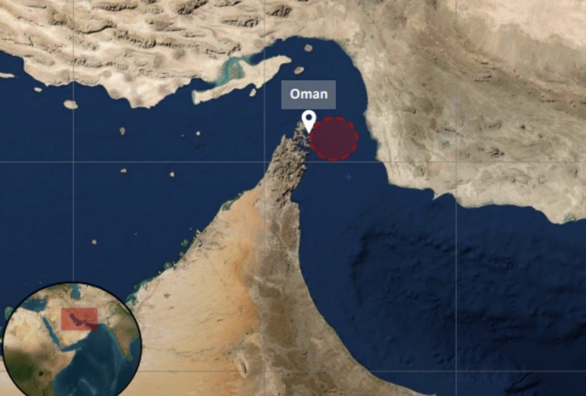 AlertaNews24's tweet photo. 🇮🇷 | Irán acaba de atacar un petrolero frente a la costa de Omán mientras atravesaba el Estrecho de Ormuz https://t.co/koiTkZajj0