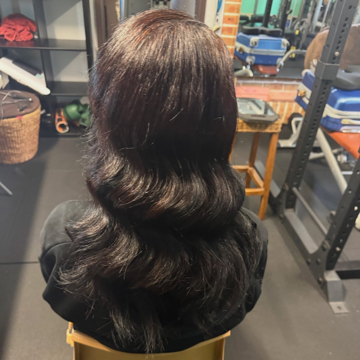 Ceci_32's tweet photo. Vintage waves hairstyle, soft makeup look https://t.co/GUYsyRJcQp