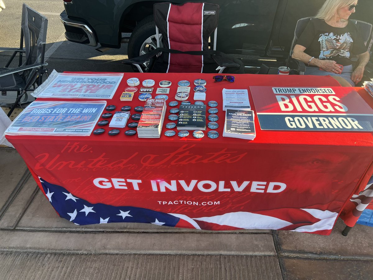 chrisroseaz's tweet photo. @TPAction and the District 3 GOP office are out at First Friday in Lake Havasu City getting people registered to vote! 🇺🇸

Make sure you’re registered and ready to vote! Go to https://t.co/809wCIkAsN to get registered or check your registration. Every vote matters, so let’s get out the vote! 🇺🇸🗳️