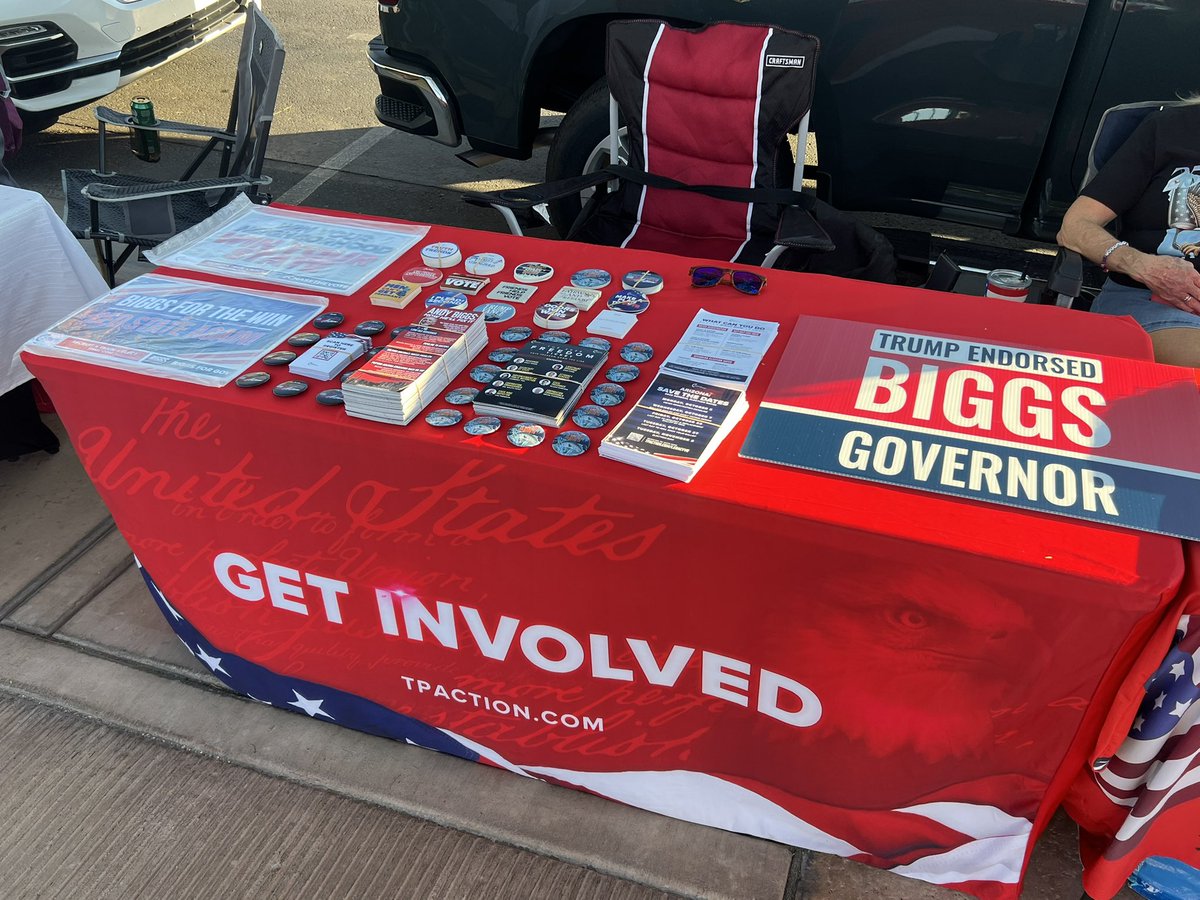 chrisroseaz's tweet photo. @TPAction and the District 3 GOP office are out at First Friday in Lake Havasu City getting people registered to vote! 🇺🇸

Make sure you’re registered and ready to vote! Go to https://t.co/809wCIkAsN to get registered or check your registration. Every vote matters, so let’s get out the vote! 🇺🇸🗳️