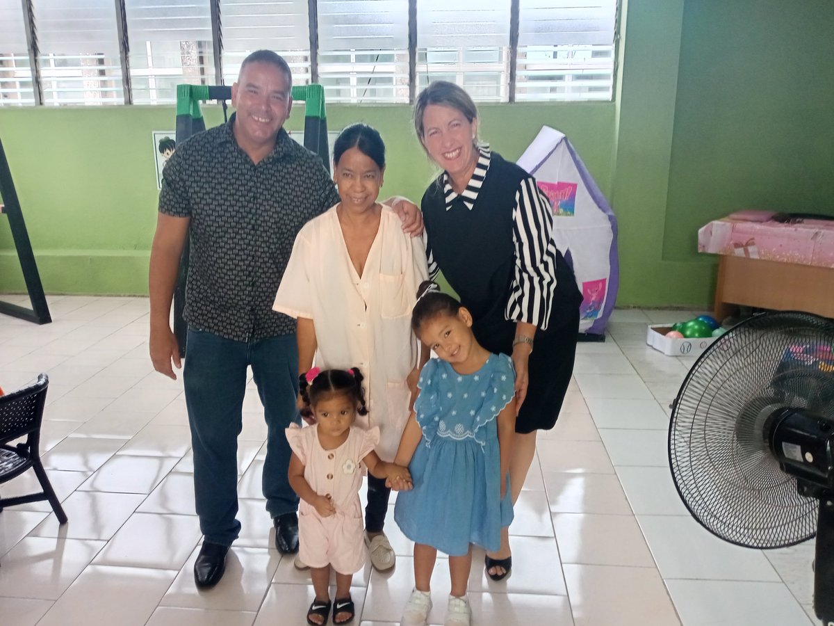 CubaMined's tweet photo. 🇨🇺 ¡Feliz 61 aniversario, Granma! 📰❤️ Dedicado a la niñez y la juventud, la ministra Naima Trujillo celebró en la sede del diario, visitó la casita infantil "Pequeños expedicionarios" y se creó el Círculo de Interés Amigos del Granma. ✨ #CubaMined #Granma61 https://t.co/6KMyVE4Wuw