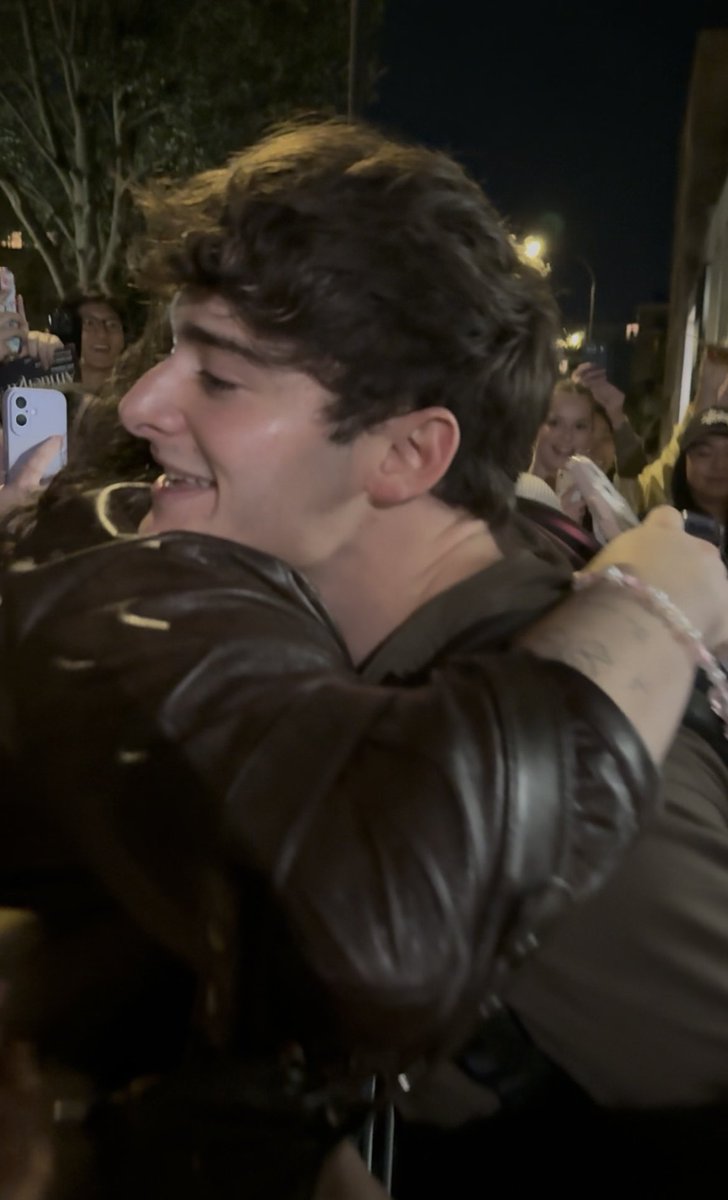 softschnapp's tweet photo. his smile while hugging me 🥹 https://t.co/LrzX4MJFEi