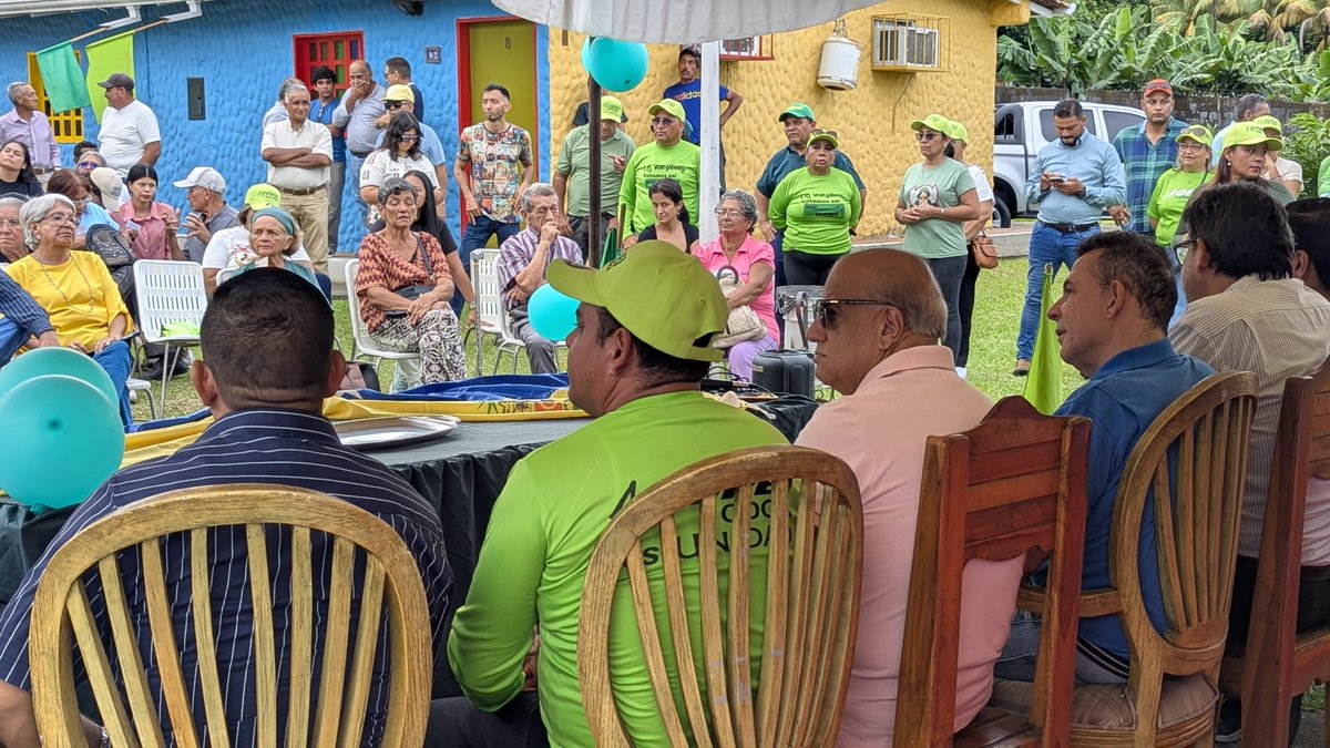 PartidoCOPEI_'s tweet photo. Inicia la gira de nuestro Presidente Nacional @robertoenriq por el estado Barinas, junto al Vicepresidente de Asuntos Regionales Francisco García y el Secretario de Organización Robert Castillo. 

¡Seguimos luchando por unas elecciones presidenciales libres ya! https://t.co/mXn8dmVXtp