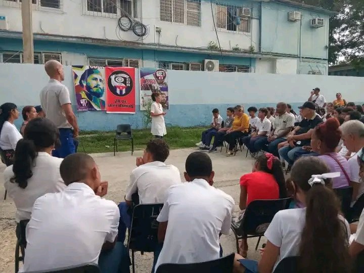 MonteElia78019's tweet photo. Activos nuestros  médicos en las comunidades en la batalla contra el consumo de Drogas  !!!
Que nada nos sea indiferente!!!!!!
#QueNadieQuedeAtrás
#ContraLasDrogasSeGana 
#CubaPorLaVida 
#DPSGranma https://t.co/8o4jPuIy8M