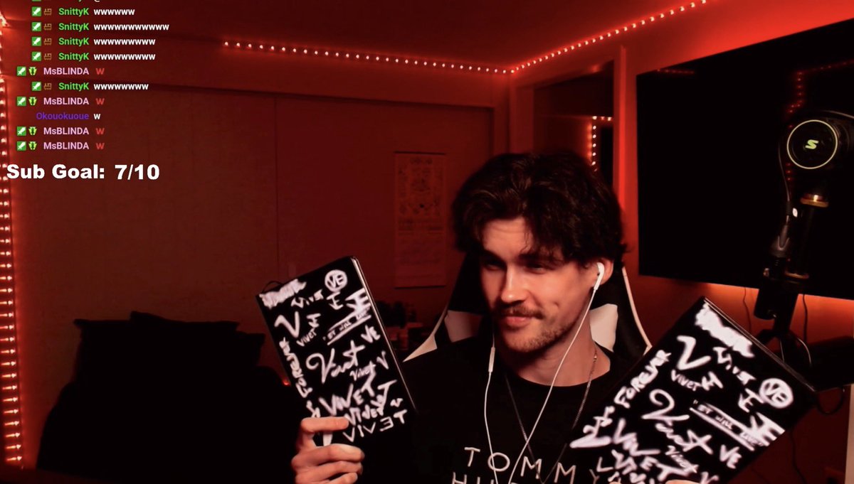 TheClipBot's tweet photo. W VIVET UNBOXING STREAM 🔥

Thank you everyone that pulled up &amp; made the night a vibe, i love yall 🥹💚 https://t.co/wMMhHhfClu