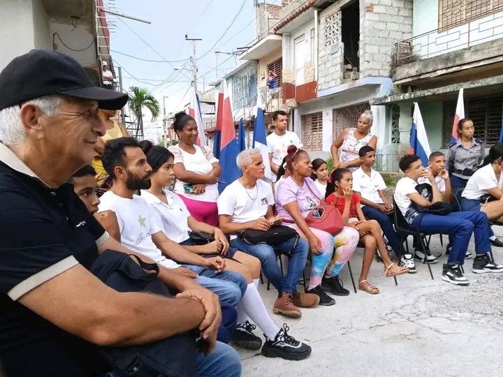 MonteElia78019's tweet photo. Activos nuestros  médicos en las comunidades en la batalla contra el consumo de Drogas  !!!
Que nada nos sea indiferente!!!!!!
#QueNadieQuedeAtrás
#ContraLasDrogasSeGana 
#CubaPorLaVida 
#DPSGranma https://t.co/8o4jPuIy8M