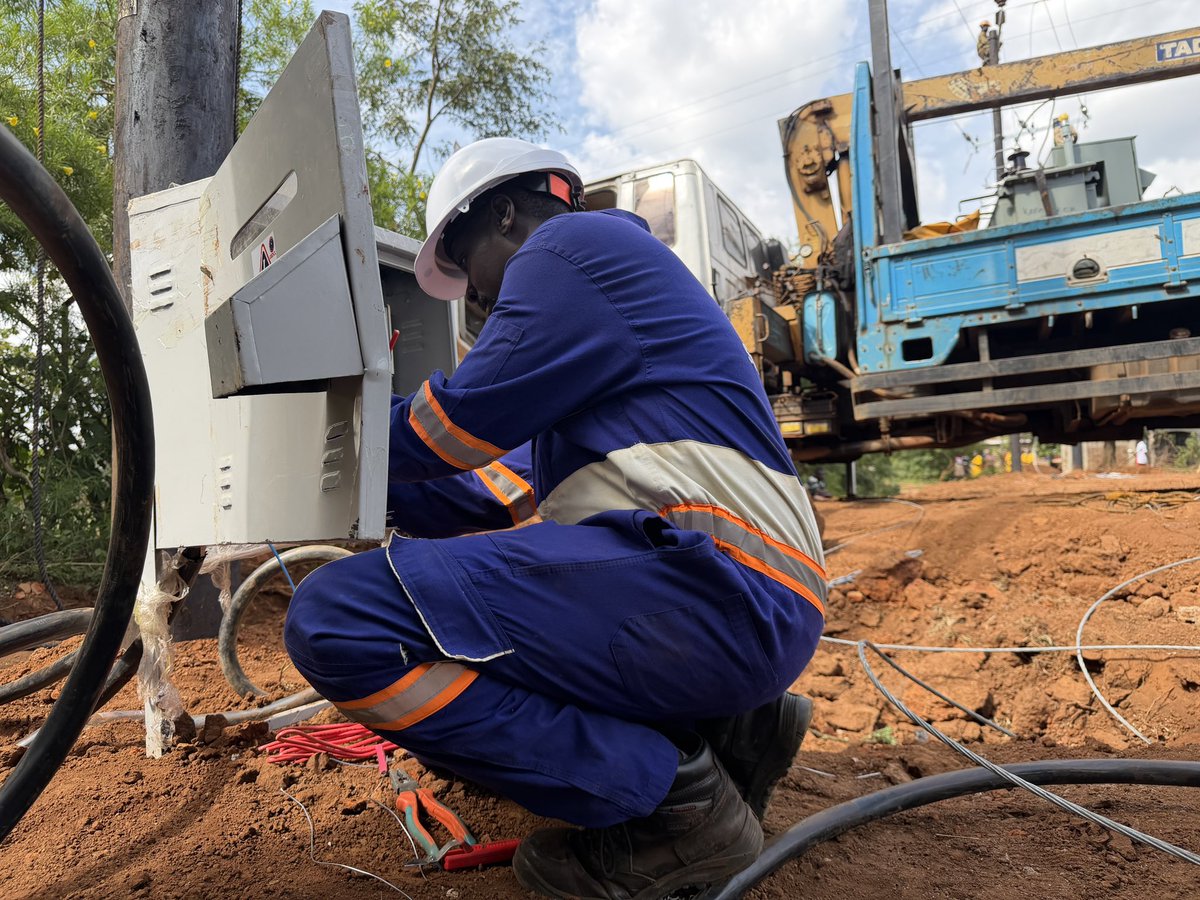 UEDCLTD's tweet photo. Itโs D-day in Petete!
Following days of dedicated installation works, the site stands ready and the switch is set. This is a great moment for the people of Petete Town Council.
Stay tuned for speed updates from Petete: https://t.co/u2LdFM6zBS
#UEDCLinService #LightingUpYourWorld
