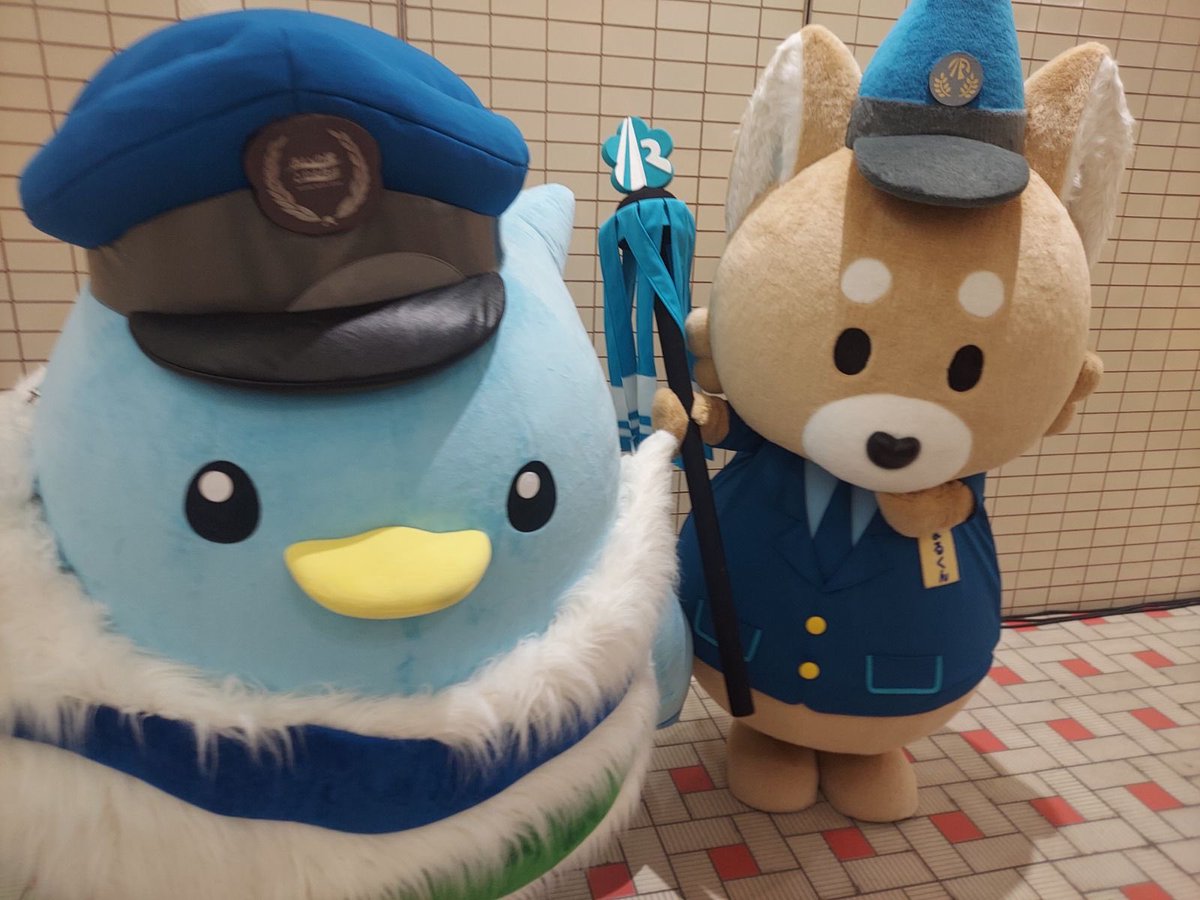 ainokaze_train's tweet photo. あいの助、ついに「あいまるくん」と会えました！！！

息ぴったり⁉︎なステージ発表と、みんなとの写真撮影📸
あいの助にとって楽しい一日となりました✨

あいまるくん、また一緒に遊ぼうね🪽

応援に来てくれたたくさんのファンの皆さん、ありがとうございました！😊 https://t.co/JCldcya8oe