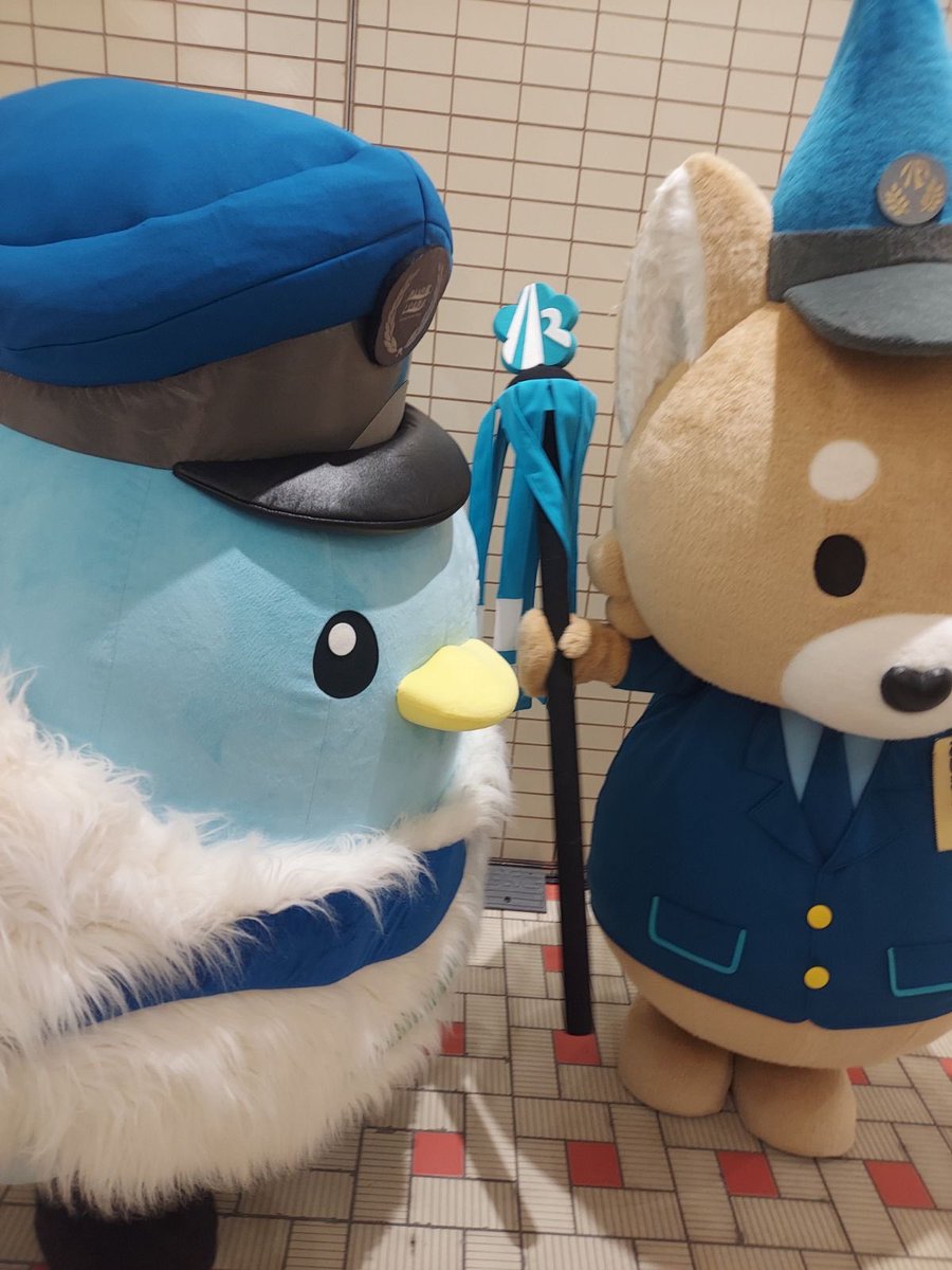 ainokaze_train's tweet photo. あいの助、ついに「あいまるくん」と会えました！！！

息ぴったり⁉︎なステージ発表と、みんなとの写真撮影📸
あいの助にとって楽しい一日となりました✨

あいまるくん、また一緒に遊ぼうね🪽

応援に来てくれたたくさんのファンの皆さん、ありがとうございました！😊 https://t.co/JCldcya8oe