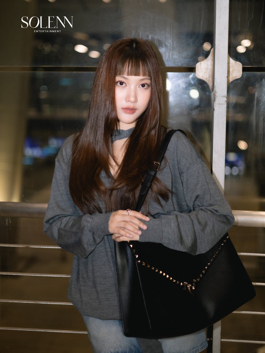 Solenn_Ent's tweet photo. One more before Paris 🌃𓍙.ೃ࿔*:･

SAROCHA X VALENTINO PFW SS27

#ValentinoSS27xFreen
#ValentinoAntibiblioteca
#ValentinoGaravani
#srchafreen
#PFW

@valentinoTH @maisonvalentino https://t.co/FvXGDxYkEv