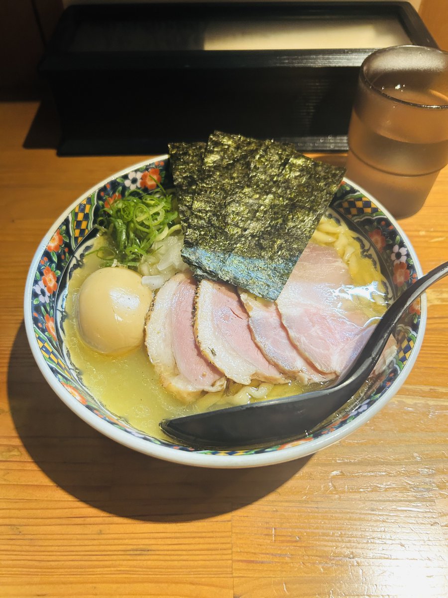 37msz189587's tweet photo. 限定が美味そうと聞いて。貝の旨みすんごい。和え玉も最高でした。
#亀戸
#ラーメン
#亀戸横丁 https://t.co/o4VEc80gze