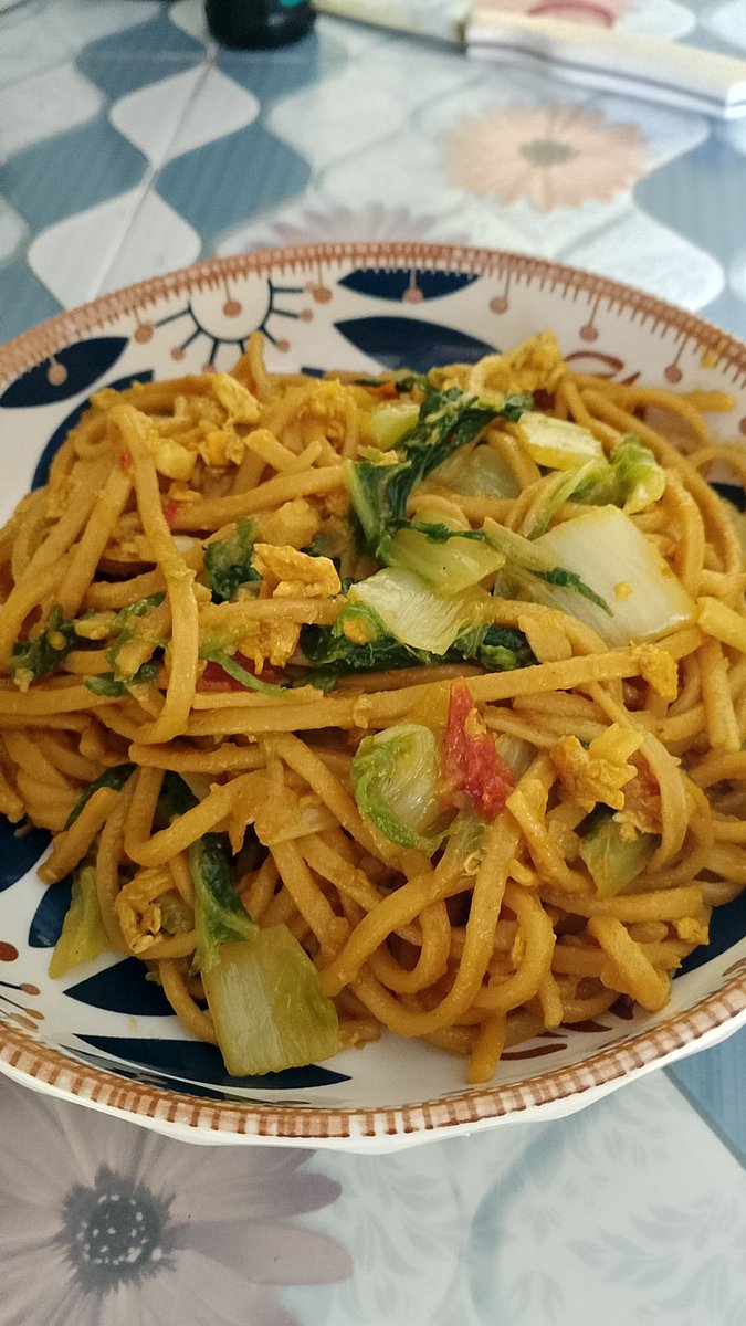 anothere_me's tweet photo. A warm, hearty plate of homemade mie goreng—simple, filling, and comforting.

(Pov) Kesibukan Boru Batak di hari weekend😊

Kamu mau aku masakin apa? https://t.co/k51EOfXgI8