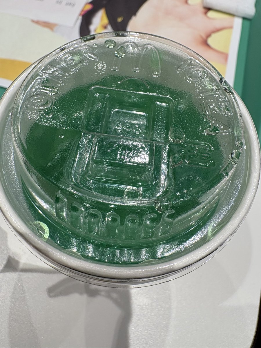 re1003_7's tweet photo. グッズも買ったので緑の液体を身体にいれます https://t.co/0p7vzGSsML