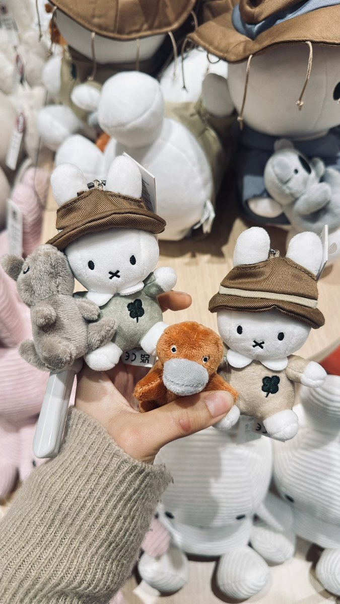 cupidcome888's tweet photo. 와 호주 한정? 미피 새로 나온거 미친 ㅈㄴ 개귀여움 키링도 디테일 다 있고 아 https://t.co/pvbS8prMe2