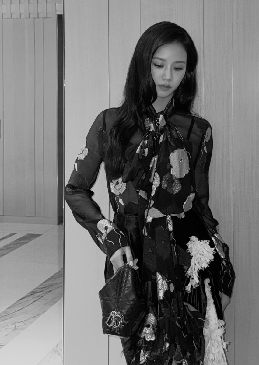 JISOO_CHINA's tweet photo. #JISOO weibo update.

出席 Dior 2027 夏季 After Party 的 JISOO 🖤 ​​​

#JISOO #지수 @officialBLISSOO https://t.co/eQvkgF6Z0d