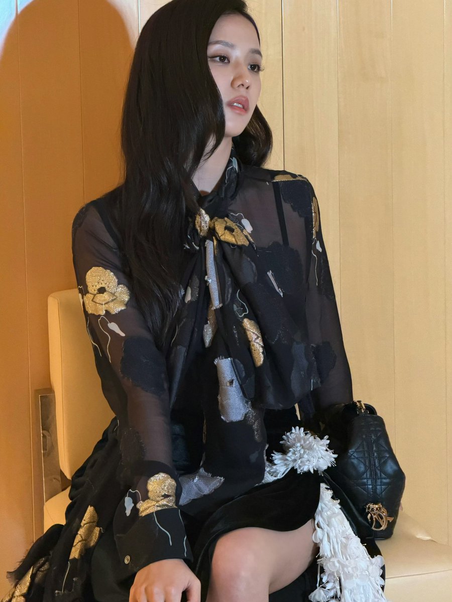 JISOO_CHINA's tweet photo. #JISOO weibo update.

出席 Dior 2027 夏季 After Party 的 JISOO 🖤 ​​​

#JISOO #지수 @officialBLISSOO https://t.co/eQvkgF6Z0d