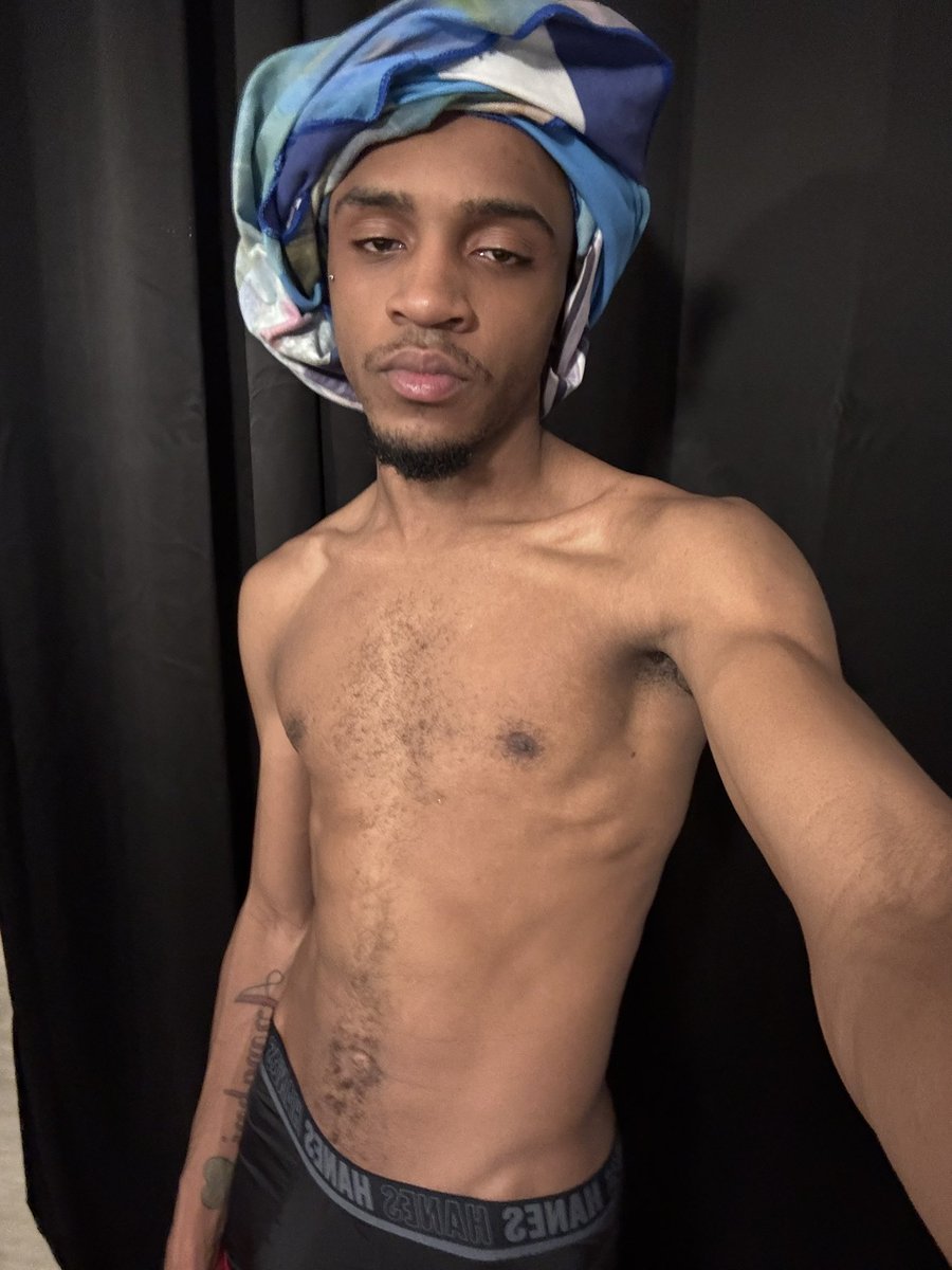 OHYOUPACKIN_'s tweet photo. Can i get some girl friends to talk to 🥸 https://t.co/zVNfmlziVn