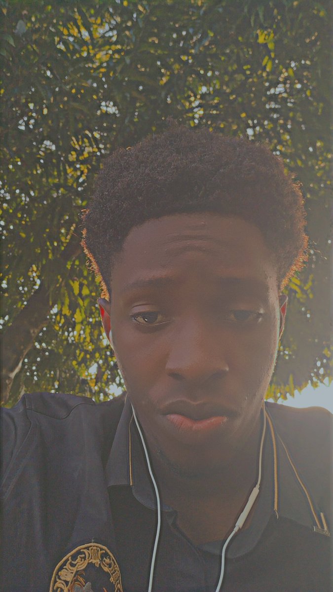 Donfx4life's tweet photo. Young mind, bug dreams. 

9yrs ago 😭🥺 

I'm very grateful for growth.
Still tryna make mama proud.🤞

#Donfx #consistency #GrownUpKid https://t.co/j6lPmyCuwc