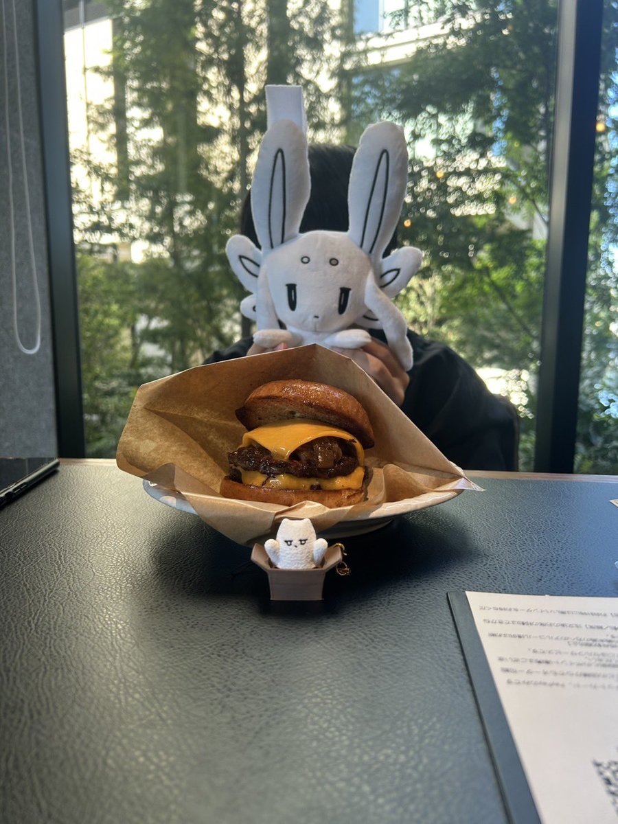 nut_kakipi's tweet photo. リアルフレンドと食べて来た〜
ムルル売ってたから買ってしまった(*´꒳`*) https://t.co/EqmIlc0Q3I