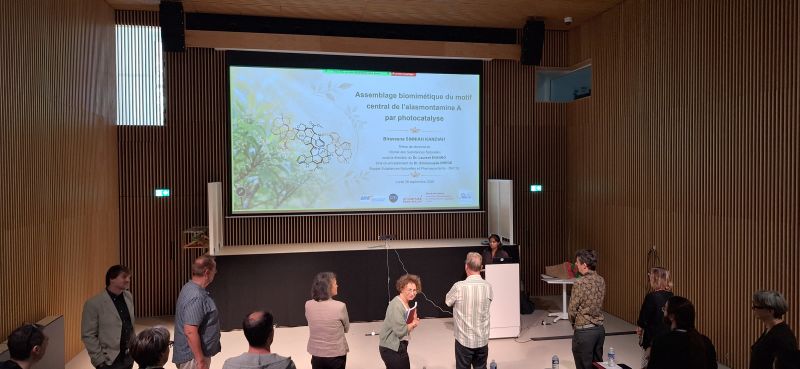 BioCIS's tweet photo. @BioCIS, Félicitations à Biraveena SINNIAH KANDIAH pour sa soutenance de thèse intitulée "Assemblage biomimétique du motif central de l’alasmontamine A par photocatalyse" ! @CNRSchimie https://t.co/mz15SVlngr