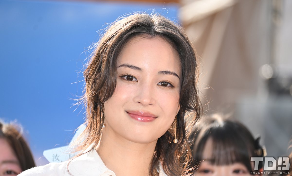 talent_databank's tweet photo. 広瀬すず、観客から寄せられた人生や恋愛の悩みに真摯に回答「伝えるってすごく難しいしシンプルだけどすごく大切」＜映画『汝、星のごとく』公開直前イベント＞

▼詳細はこちら
https://t.co/iSE7kC0iPD

#汝星のごとく #広瀬すず https://t.co/eSVXDyufH7